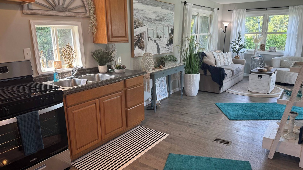 Clayton House | Cedar Cove a Cozy 2-bedroom mobile home in lovely Clayton DE with AC, WiFi