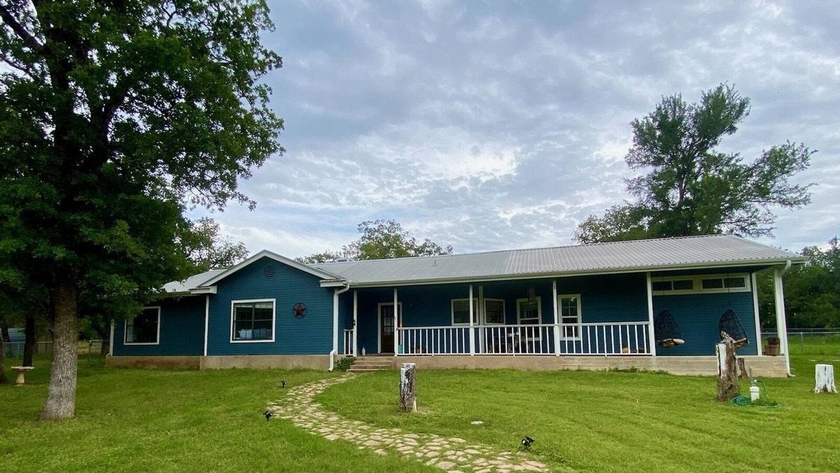 Cedar Creek House | Cedar Creek Chateau, 15 mi from Downtown Austin, swings, treehouse, fun for all!
