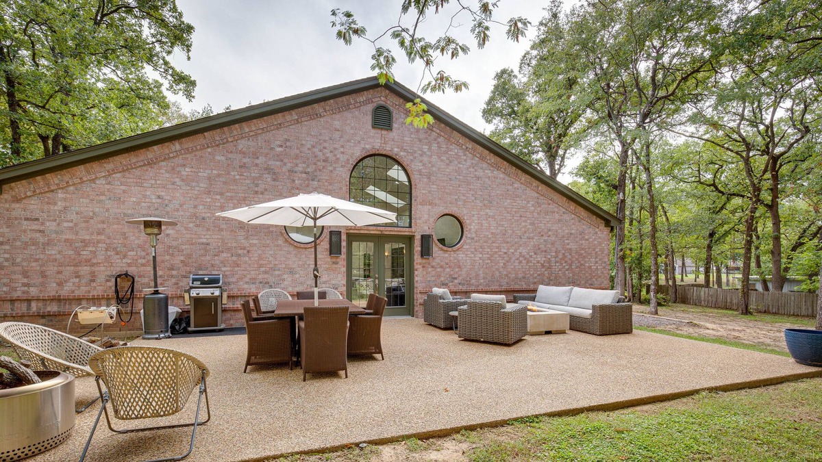 Star Harbor House | Cedar Creek Lake Retreat - Near Wedding Venues