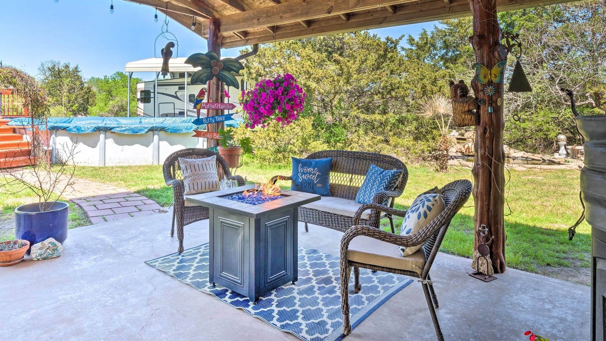 Cedar Creek House | Cedar Creek Vacation Rental on 15 Acres w/ Hot Tub