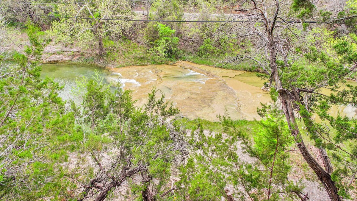 Davis Apartment | 'Cedar Falls Cabin 3' Next to Turner Falls Park