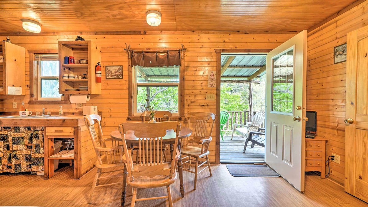 Davis Cottage | 'cedar Falls Cabin 5': 1/2 Mile to Turner Falls