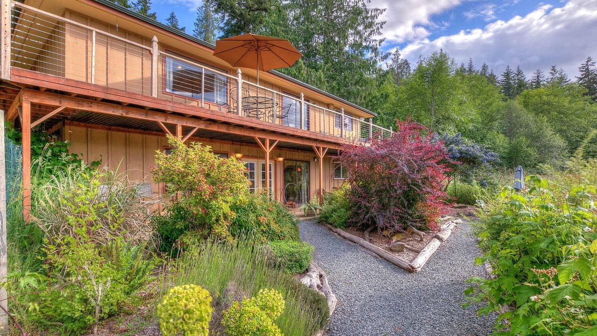 Eastsound House | Cedar Field Vacation House on Orcas Island - August Nights Sale!