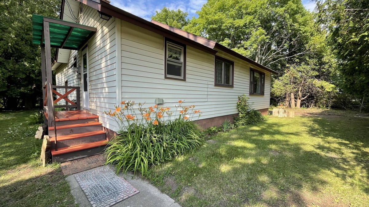 Rumely House | Cedar Glen centrally located peaceful setting near to Pictured Rocks!nn