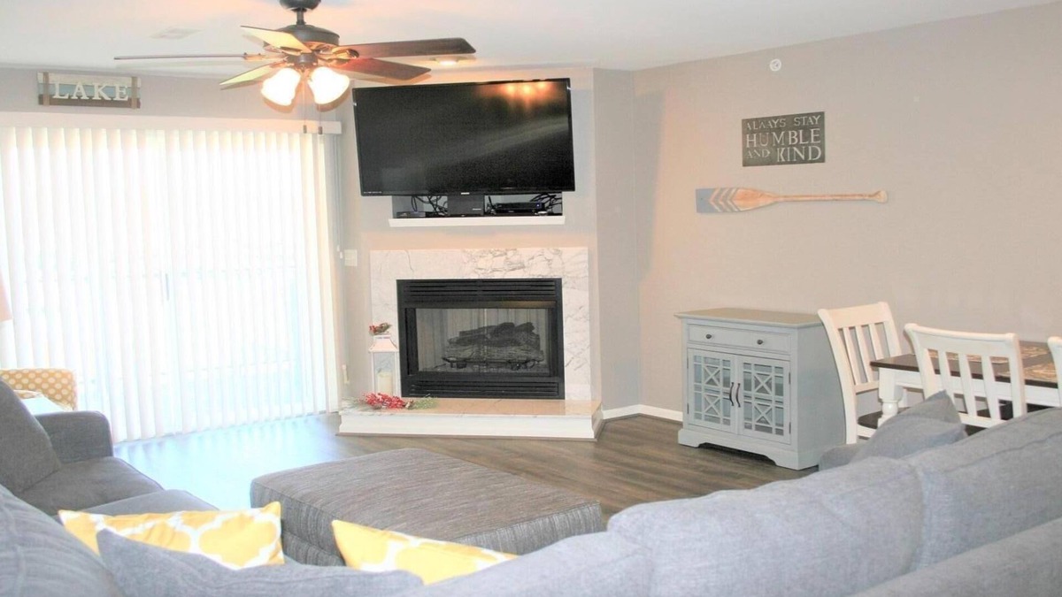 Camdenton Condo | Cedar Glen, No steps, beautiful lake view, close to Ball Park and golf courses