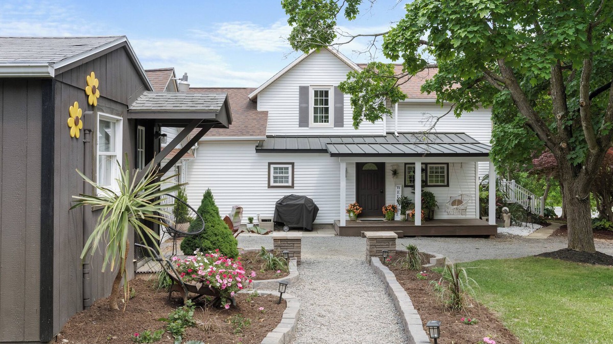 Valois House | Cedar Grove Cottage: garden paradise on Seneca Lake wine trail