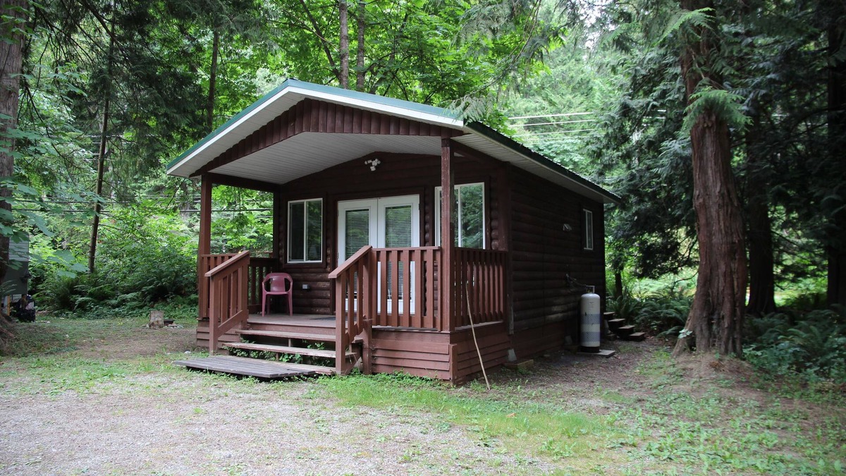 Regional District of Nanaimo Hotel | Cedar Grove Motel and Cabins