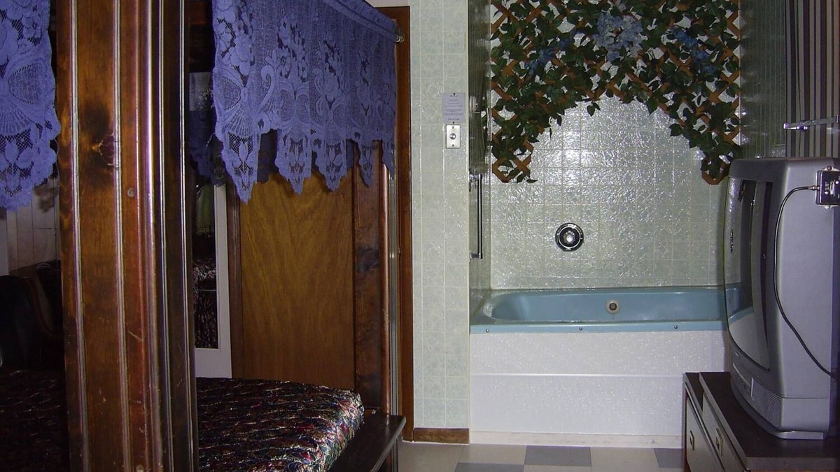 Altoona Hotel | Cedar Grove Motel