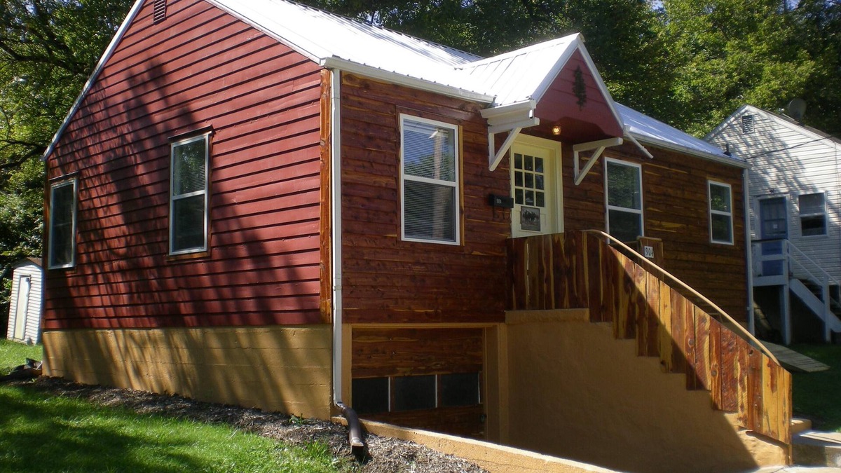 Rolla House | Cedar Haven Rolla - Relax in comfort close to downtown!