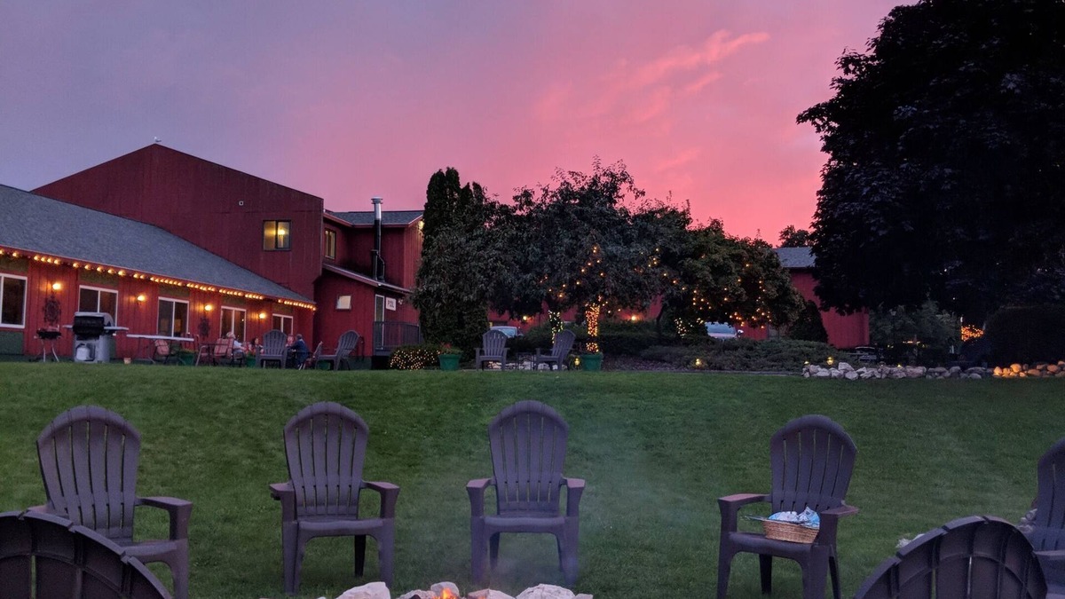St Ignace Hotel | Cedar Hill Lodge