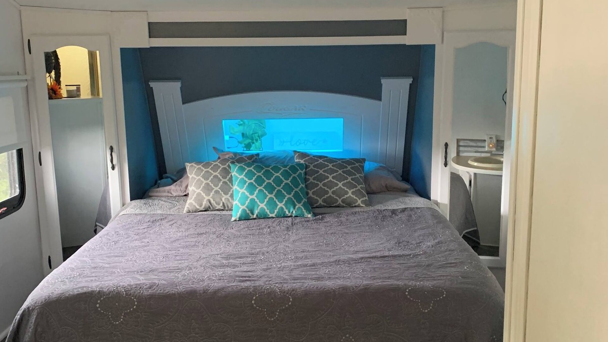 Milford House | Cedar Hills Camping Paradise located in charming Mount Olivet KY Sleeps up to 12