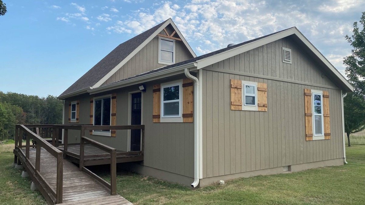 El Dorado Springs Cabin | Cedar Lodge is quaint rustic lodge with modern amenities. Relaxing and warm!
