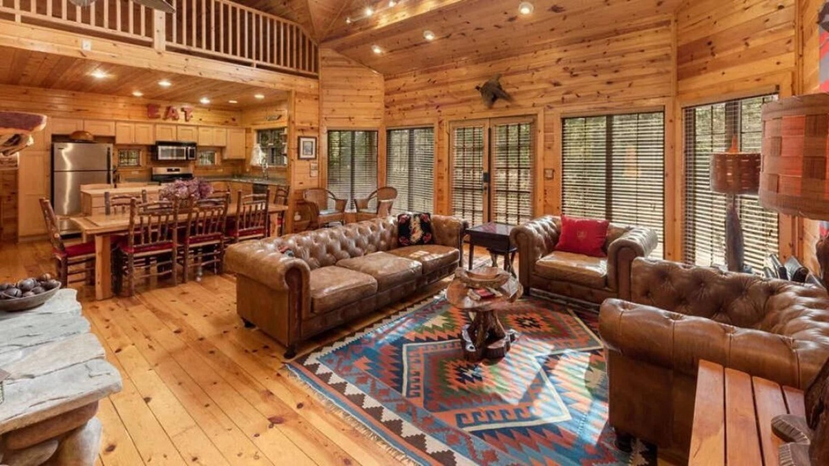 Lakeside Cabin | CEDAR LODGE IN LAKESIDE: Private pool, private beach, fireplace, & firepit.