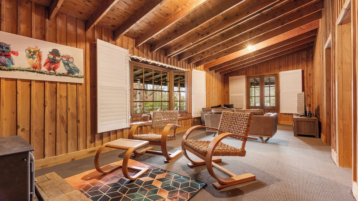 Ophir Cabin | Cedar Log Cabin Bush Retreat – Pet-Friendly | Fire Pit | Wildlife Escape