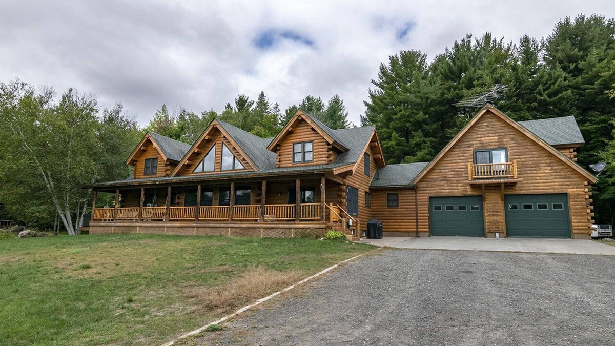 Wilmington House | Cedar Log Home sits on 41.87 private acres with mountain and meadow views