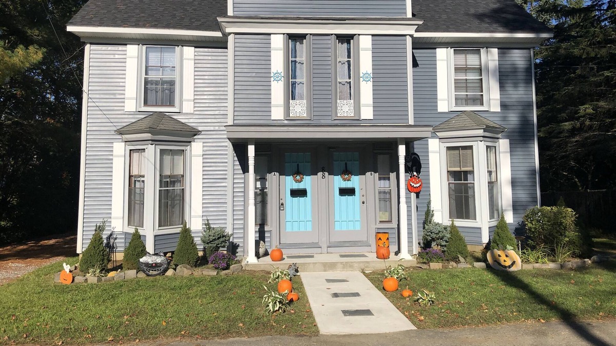 Belfast House | Cedar Manor Townhouse