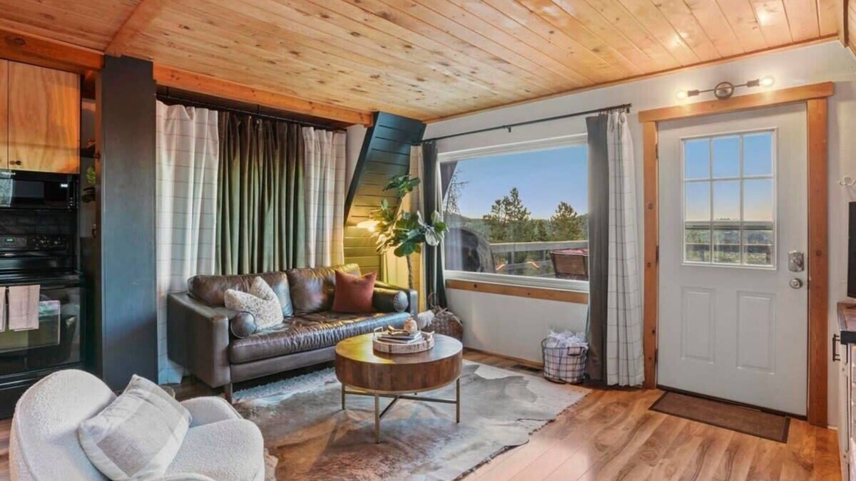 Evergreen Ski Chalet | Cedar Mountain Lodge W/Hot Tub, Views And Wildlife