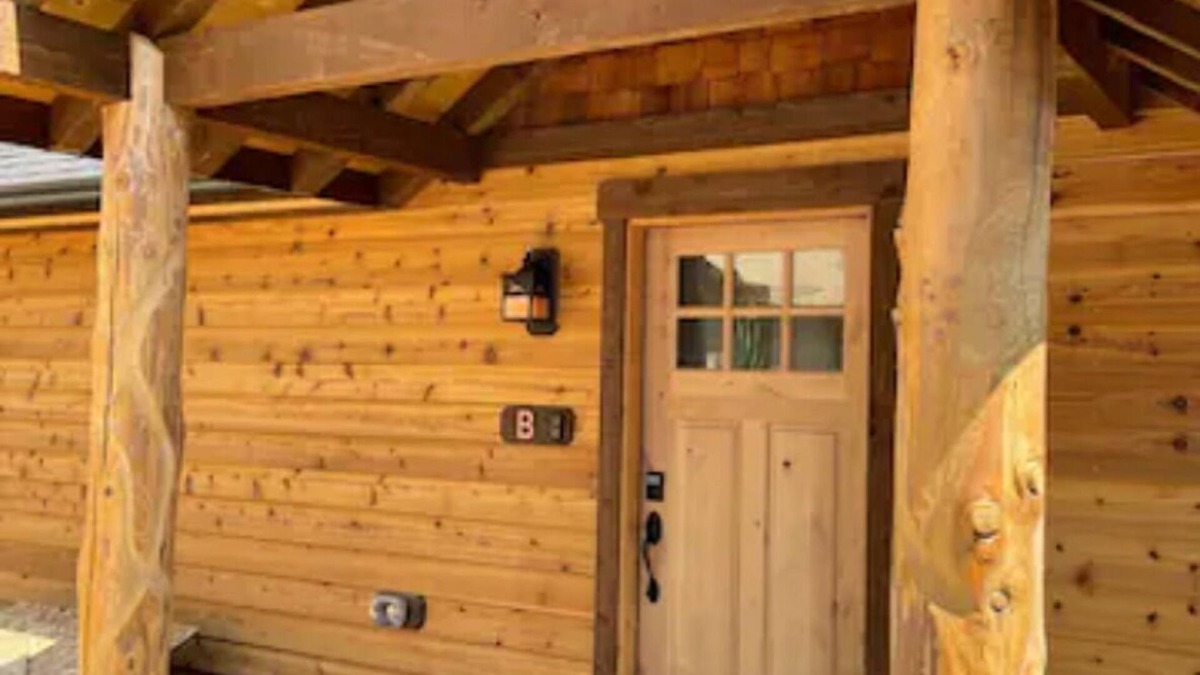 Grants Pass House | Cedar Mountain - Suite B
