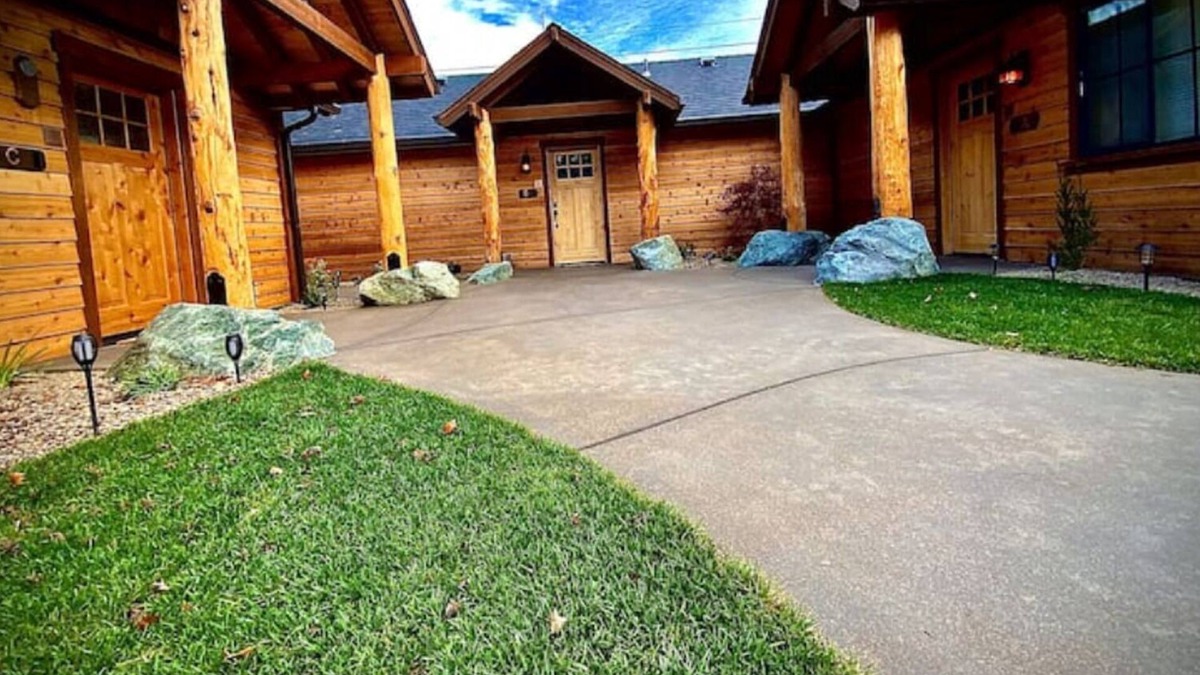 Grants Pass House | Cedar Mountain - Suite C
