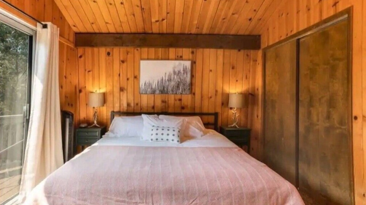 Arrowbear Lake Bed & Breakfast | Cedar-Mountain Cabin minutes away from Big Bear!
