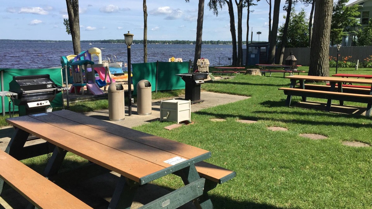Prudenville Cabin | Cedar Oaks Lakeside Resort - Houghton Lake - Formally Ohana/Riviera Resort.