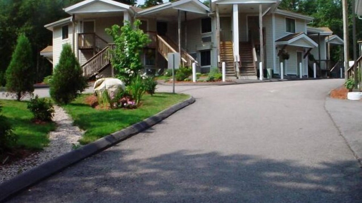 North Stonington Hotel | Cedar Park Whirlpool Suites