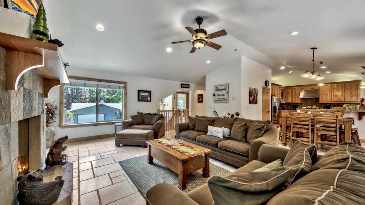 Al Tahoe House | Cedar Pine Cabin - Walk to Beach, Dog Friendly