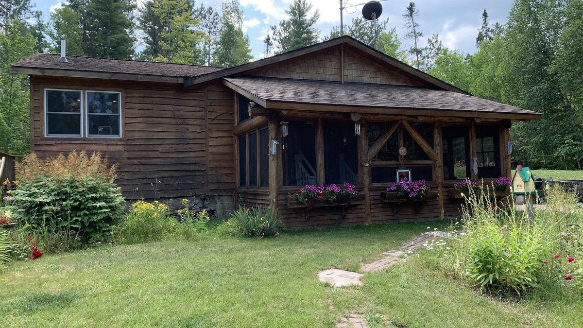 Upper Peninsula Michigan House | Cedar + Pine Cabin - Your base camp for exploring the Central UP