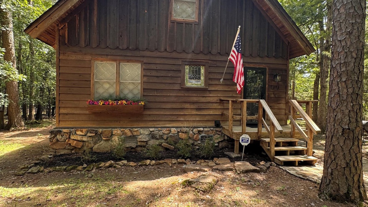 Drasco Cabin | Cedar Pines Cabin – Relax & Unwind in Peaceful Tannenbaum