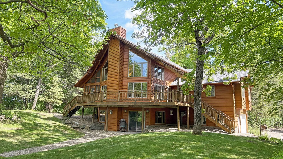 Annandale House | Cedar Point on Bass Lake - 5 Bedroom Home