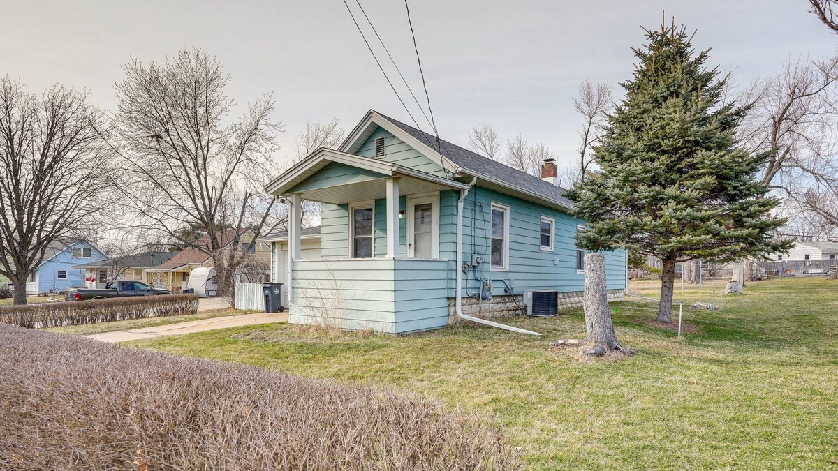 Cedar Rapids House | Cedar Rapids Vacation Home Near Downtown District!