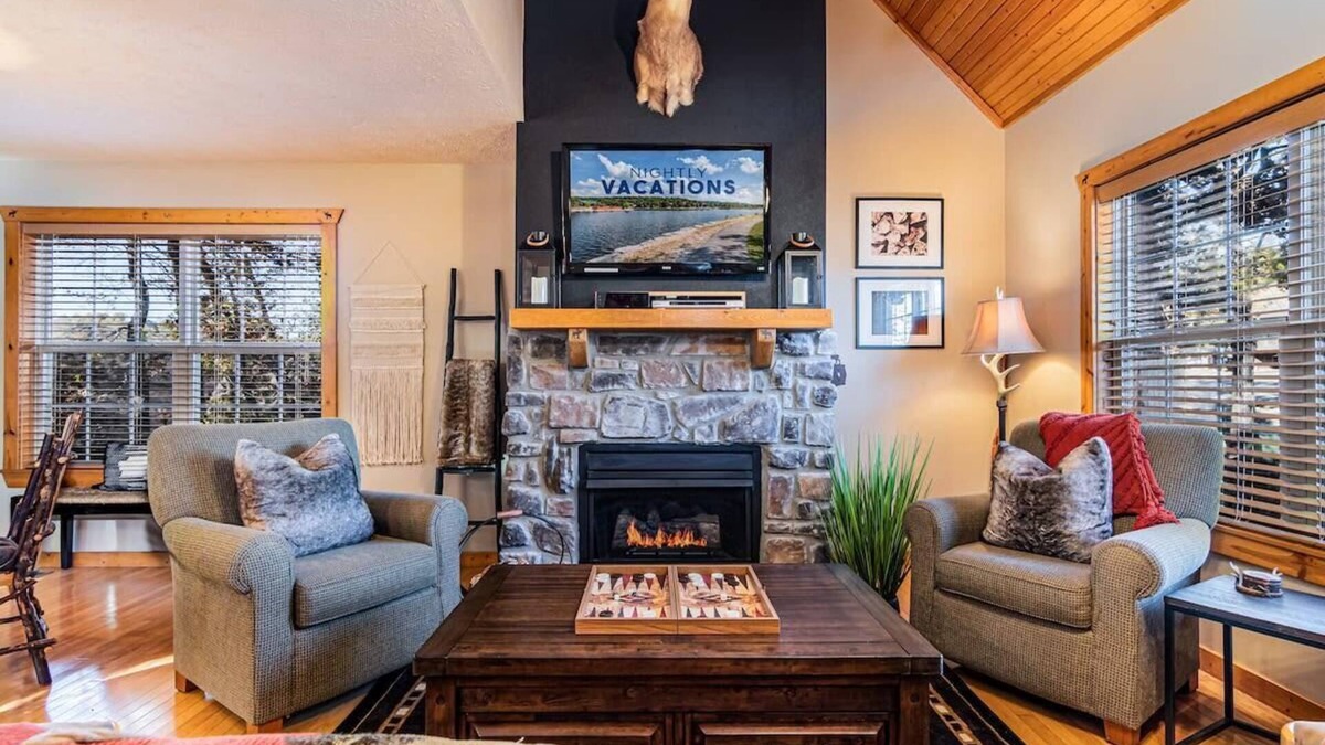 Reeds Spring Cabin | Cedar Ridge Cabin, Stonebridge Village