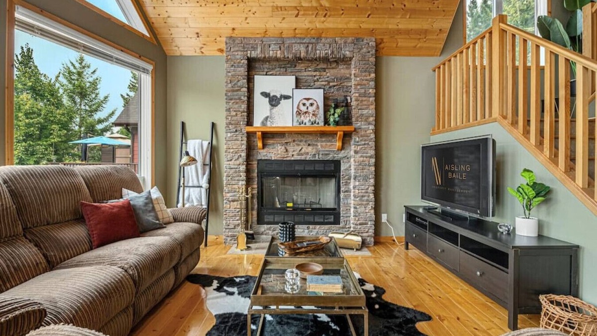 East Kootenay House | Cedar & Sage | Hot Tub | A-Frame | Family Friendly