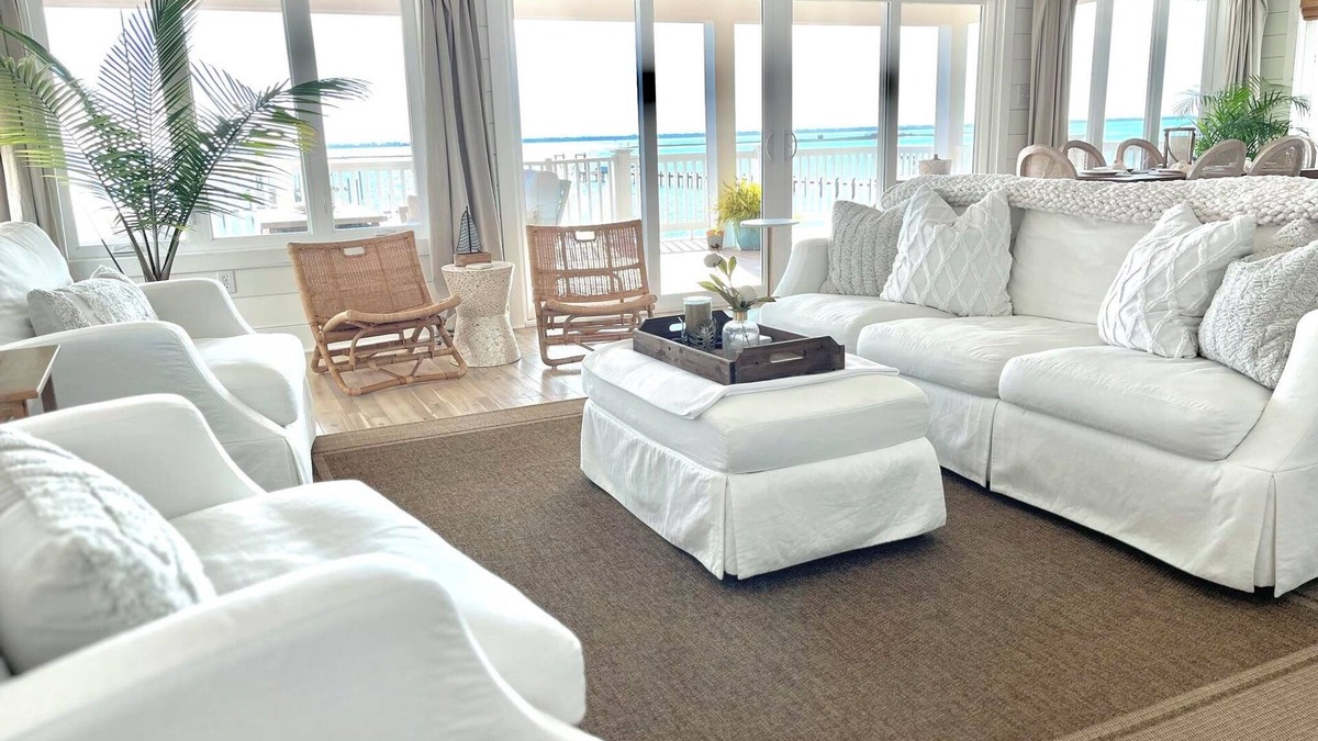 Newport House | Cedar & Salt Cottage -Waterfront, Dock Views, Sleeps 6 -Mins to Beach Newport π€
