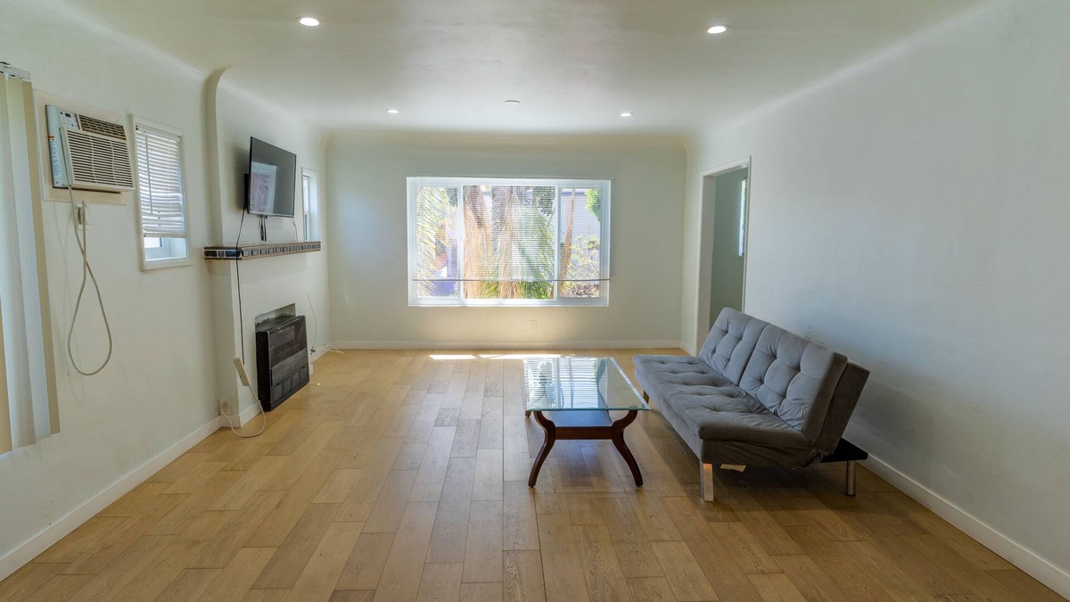 Melrose Condo | Cedar-Sinai Condo Perfect for Travelling Nurse or Professional