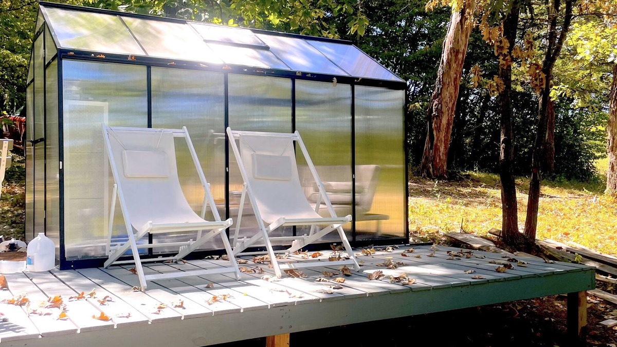 Decorah Apartment | Cedar Springs Greenhouse