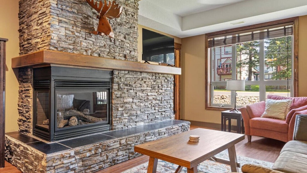 East Kootenay Apartment | Cedar & Stone | Pool | Hot Tub | Ground LVL | Pets