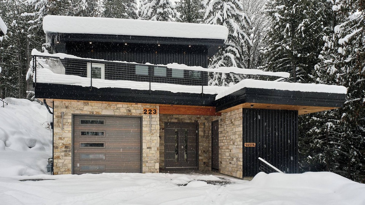 Rossland House | Cedar View: Luxurious 4-Bedroom Mountain Retreat Near Red Mountain Resort