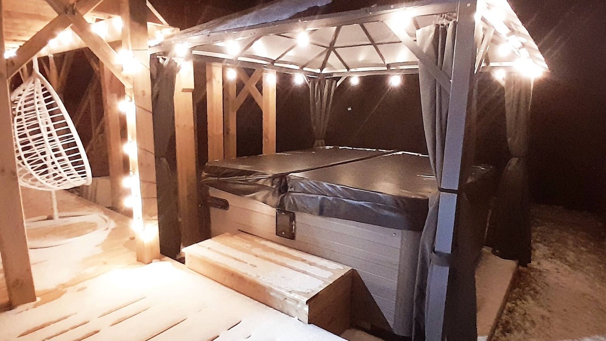 Orillia Apartment | ❤ Cedar-View Studio with Hot Tub ❤n