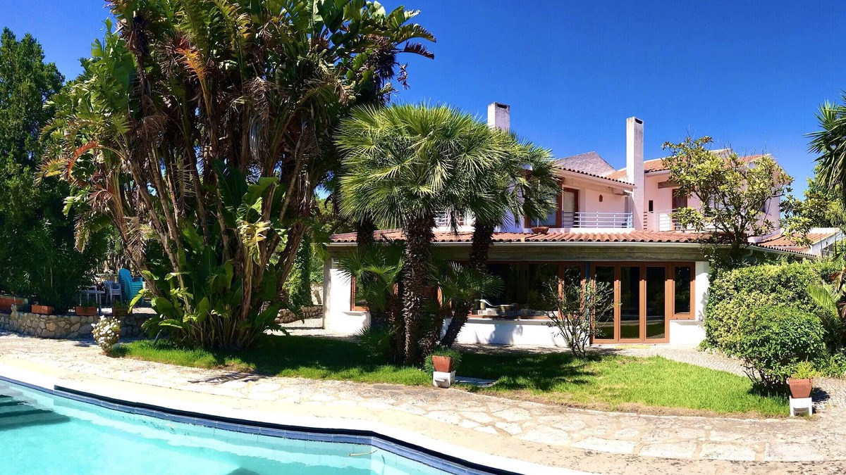 Costa de Caparica Villa | Cedars Guest House - beach & Lisbon