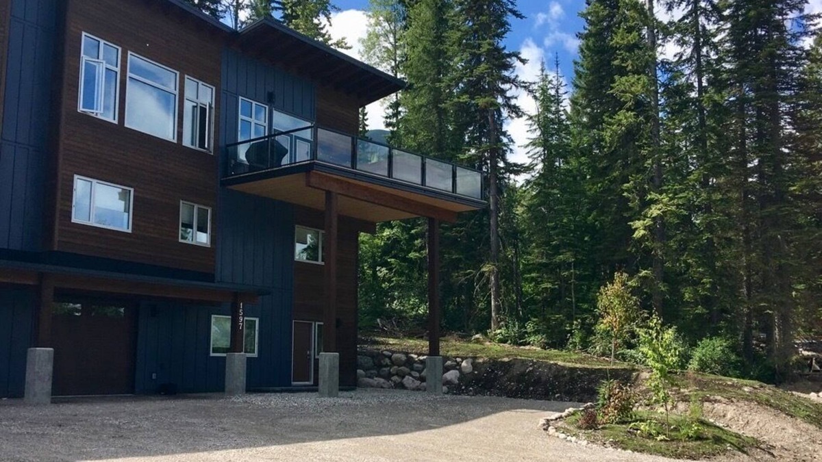 Golden House | Cedars Hideout at Kicking Horse Mountain Resort