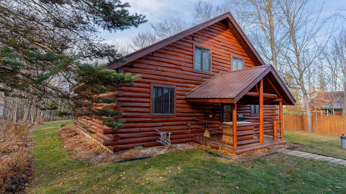 Gould City Cabin | Cedars on South:Crisp Air and Stunning Views – Your Fall Escape!