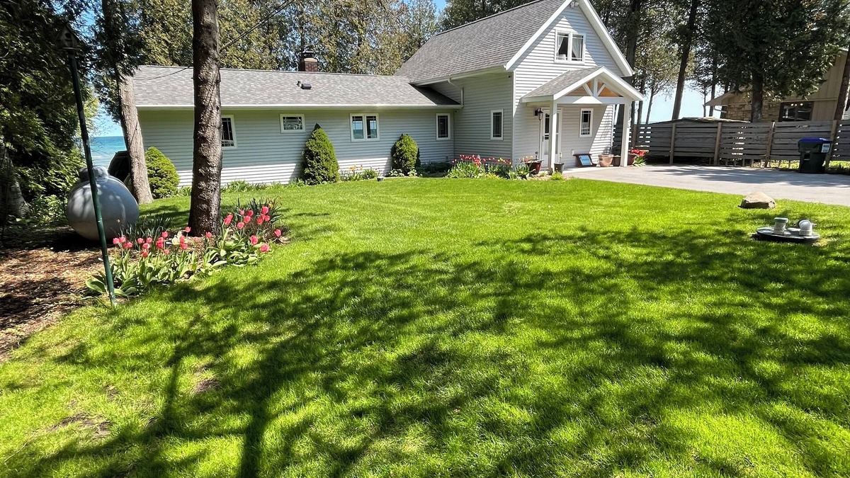 Jacksonport Cottage | ð²CEDARSHORES-PRIME Sept.-Oct. FALL Color Dates Open-Book Now!