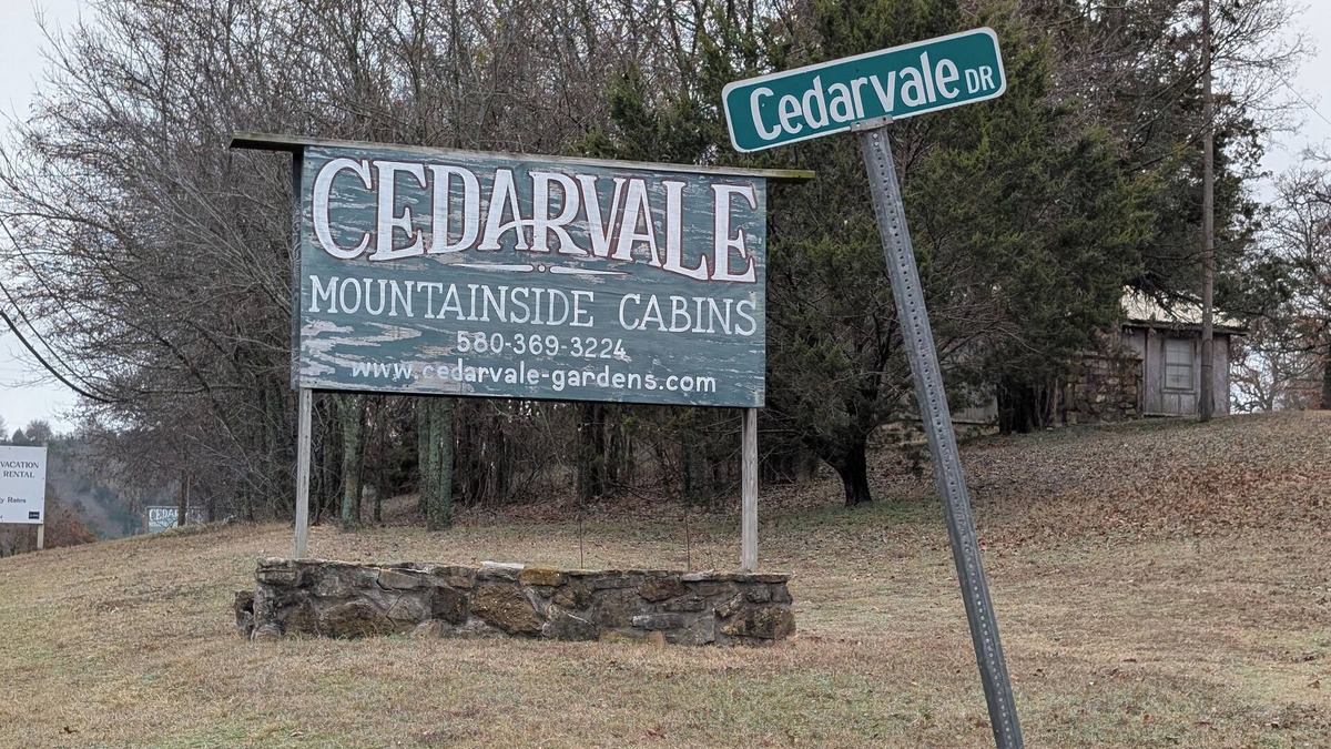 Davis Cabin | Cedarvale Cabins at Turner Falls