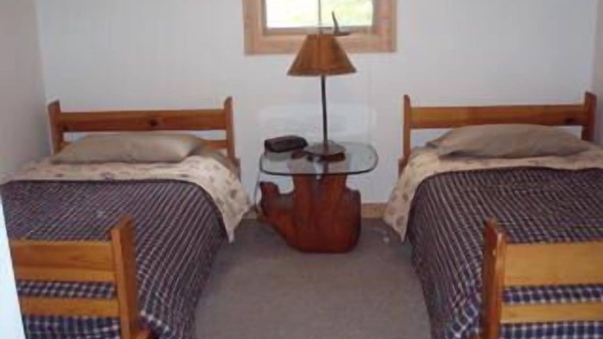 Mears House | Cedarwood Cabin - 3 Minute walk to the beach!