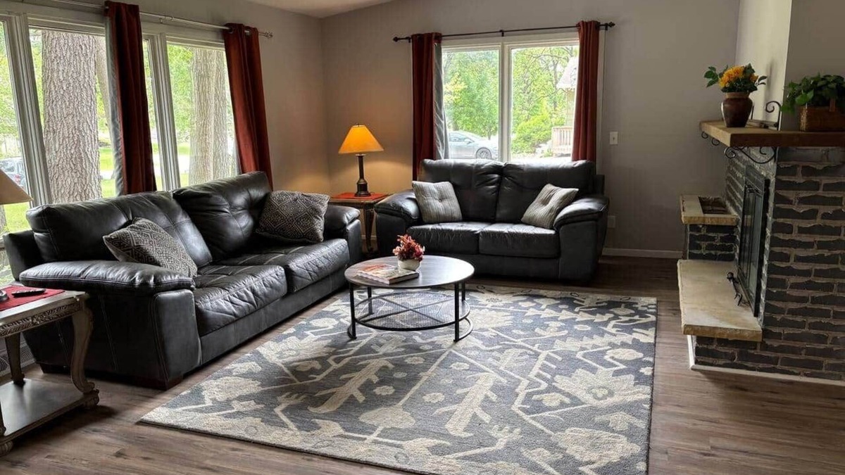 Cambridge House | Cedarwood Chateau
