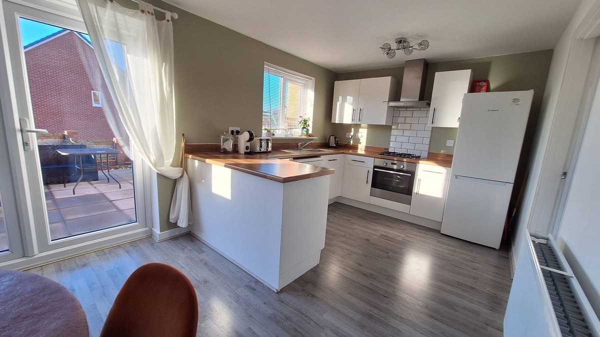 Cross Hands House | Cefneithin House - family friendly modern 2 bedroom detached house