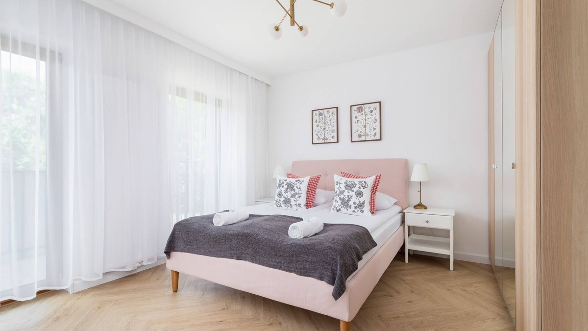 Brynow Apartment | Ceglana 76 | Bright Studio | Parking & Balcony