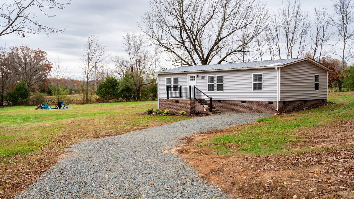 Asheboro House | Cellar Creek Guest Housen5 Minutes from The Zoo