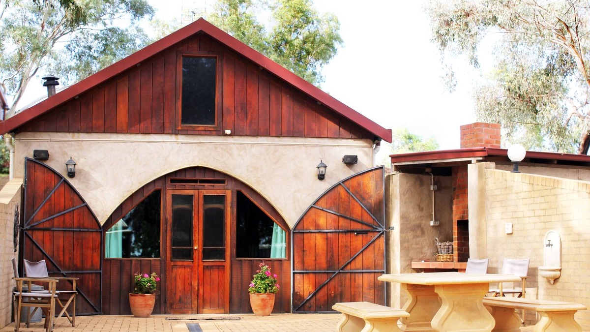 Dubbo Hotel | Cellar Guesthouse - Outback Cellar Dubbo